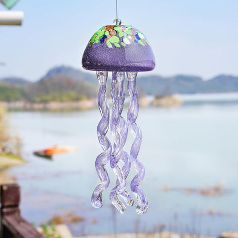 H&D Hyaline and Dora art glass design withstands outdoor conditions for long-lasting display.