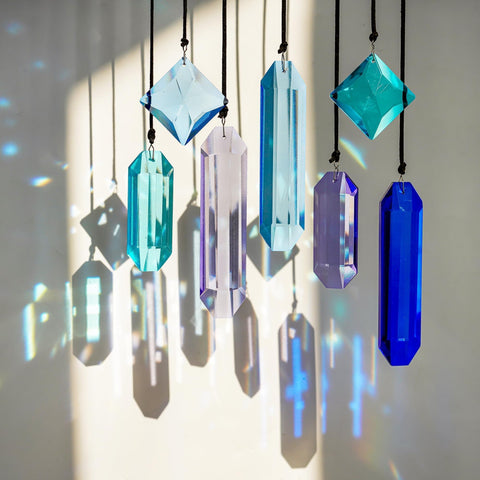 HDCRYSTALGIFTS Crystal prisms brighten indoor corners with clear K9 glass.