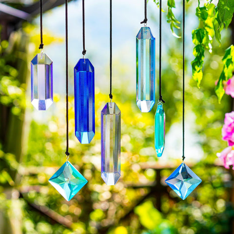 HDCRYSTALGIFTS Suncatcher kit includes hooks and silky cord for easy hanging.