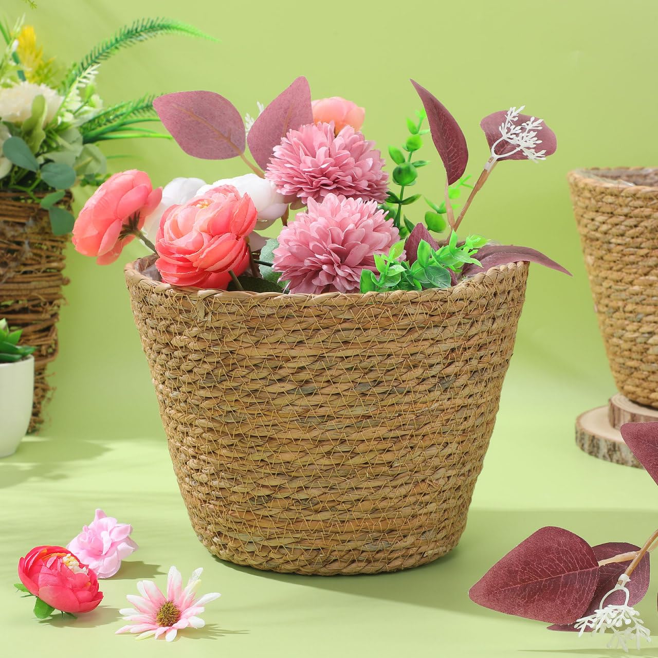 Healifty lightweight rattan pot is easy to move while styling a room.