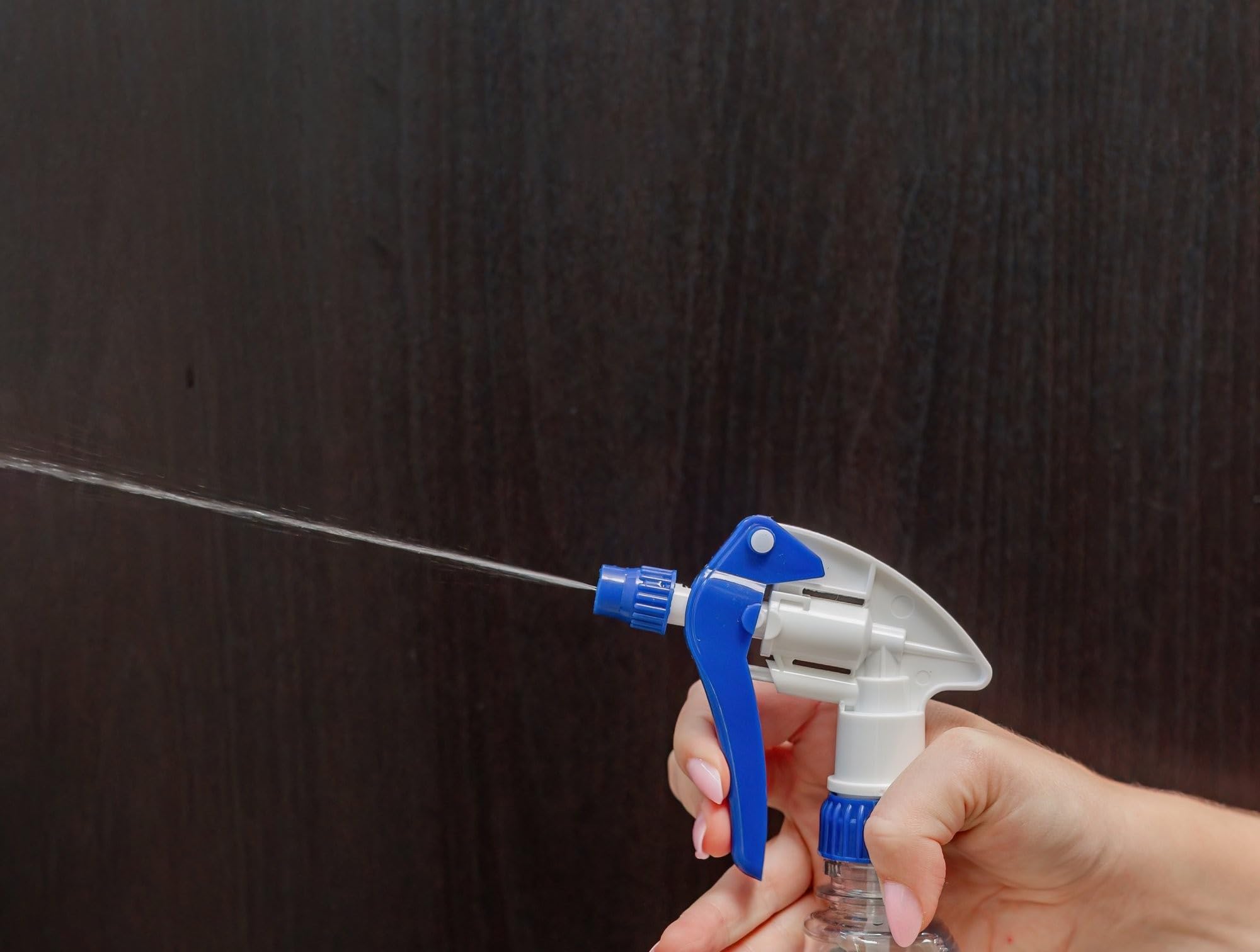 Heluva Green blue nozzle on bottle showcases easy attachment and durability.