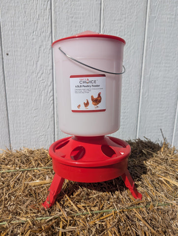 Hen's Choice no-mess feeder holes minimize wasted feed during busy days.