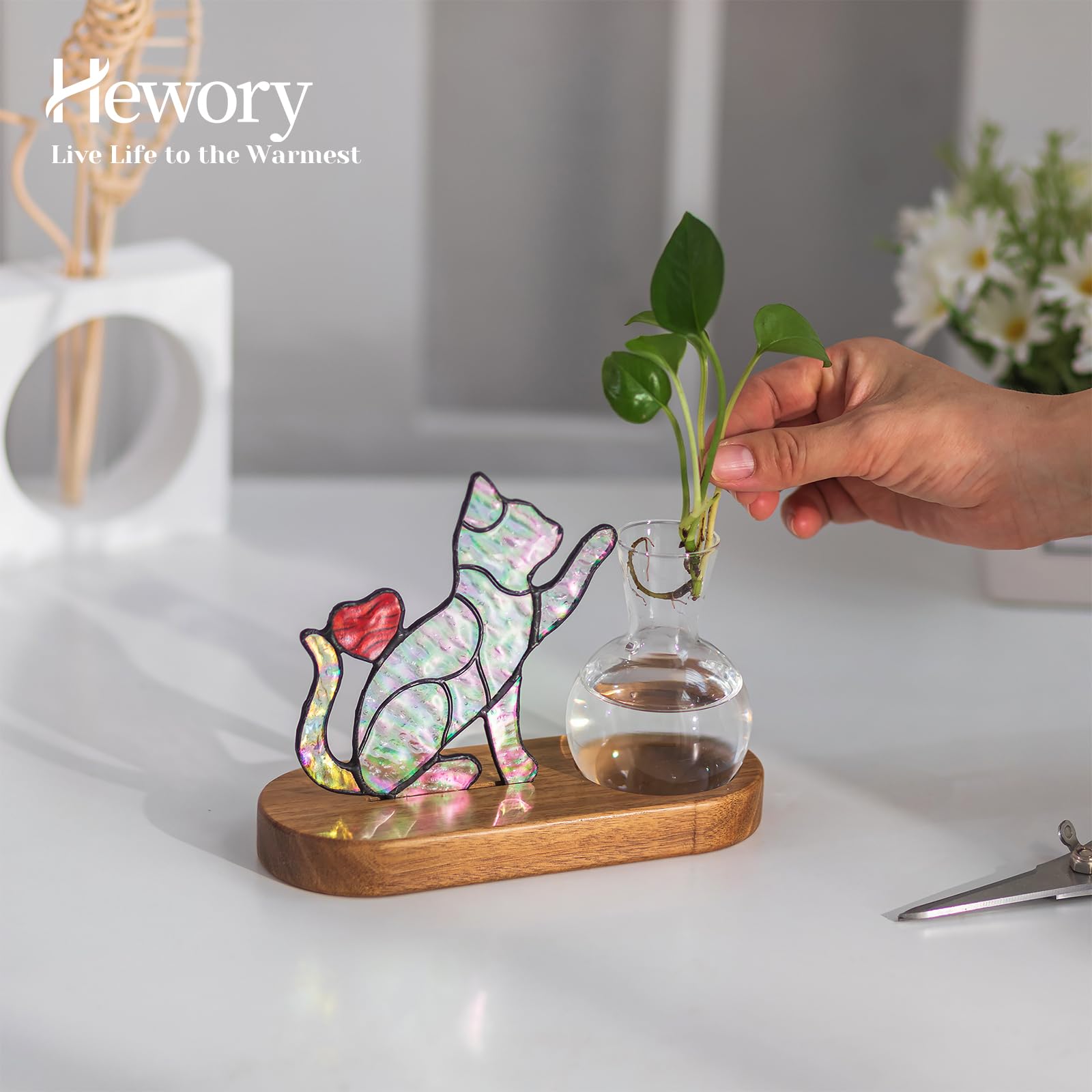 Hewory packaging protects fragile glass during shipping and delivery.