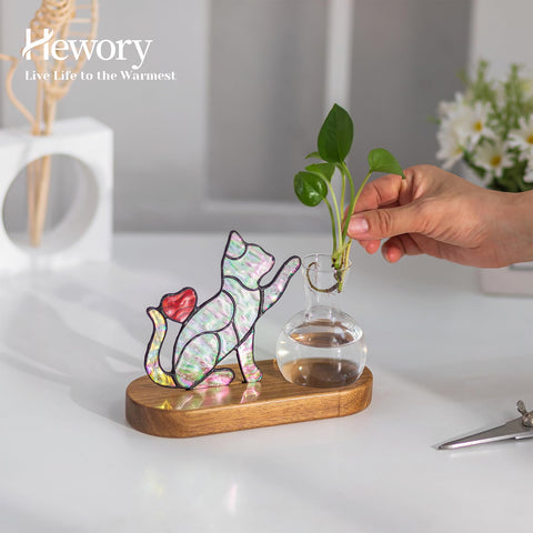 Hewory packaging protects fragile glass during shipping and delivery.
