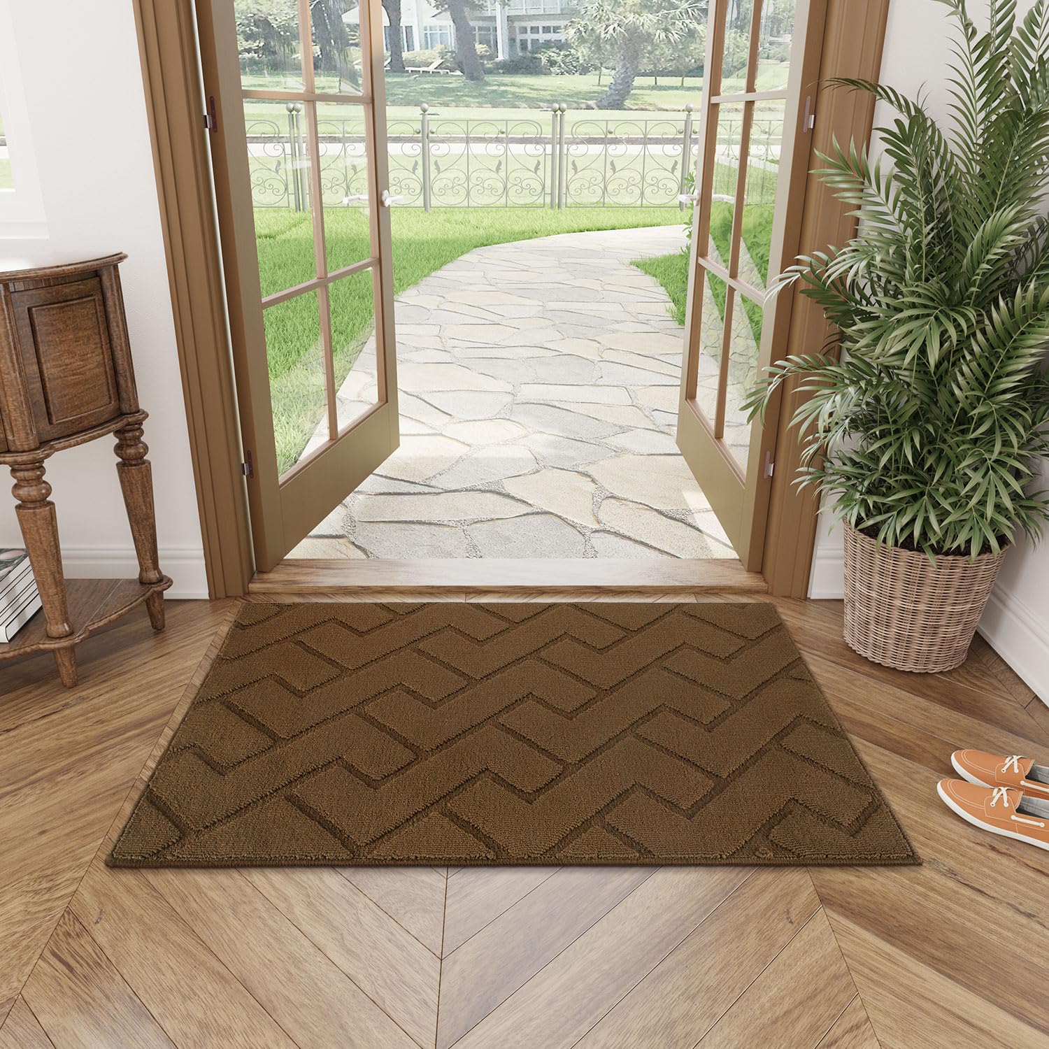 hicorfe dog paw and shoe mat helps protect indoor floors.