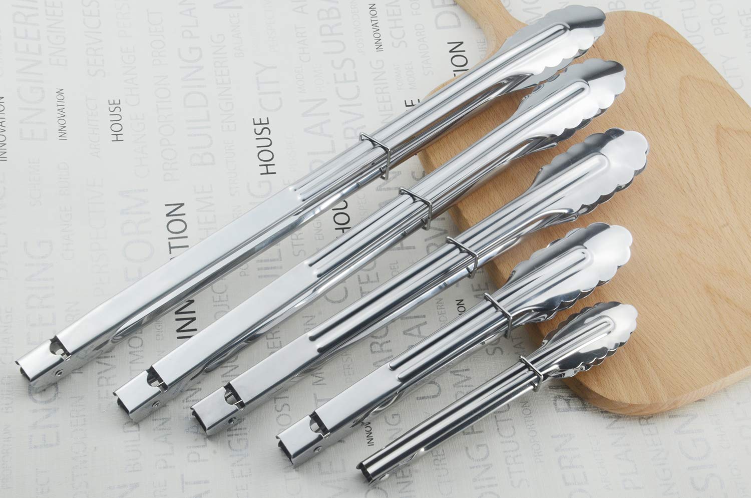 HINMAY clam-shell head tongs in action for precise flipping