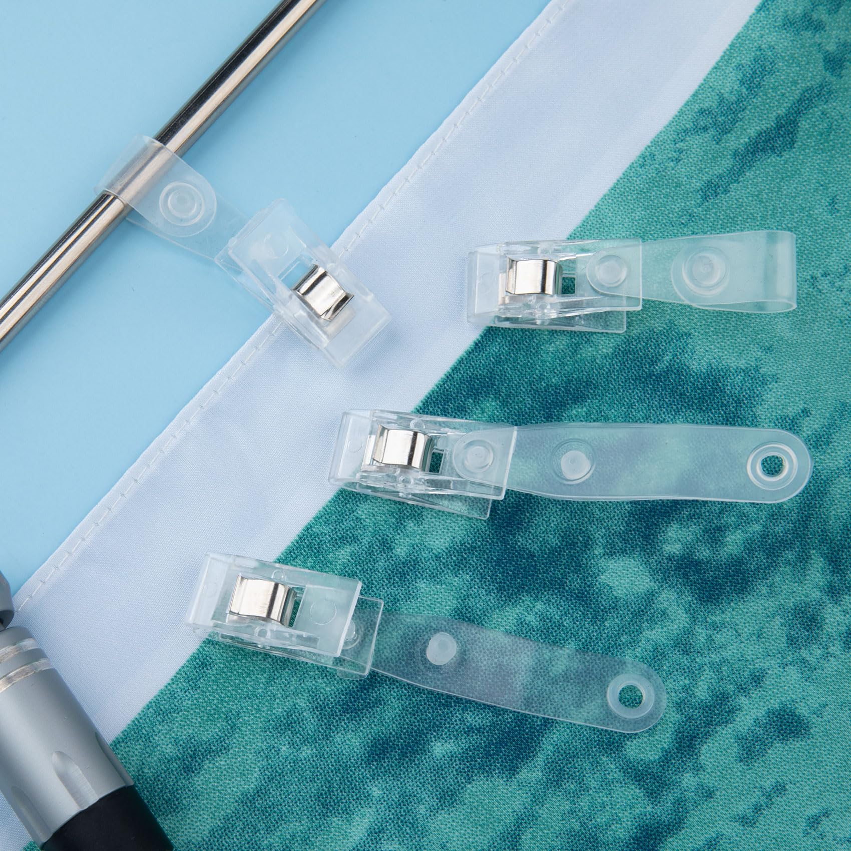 HINZIC clear clip pack is lightweight and portable