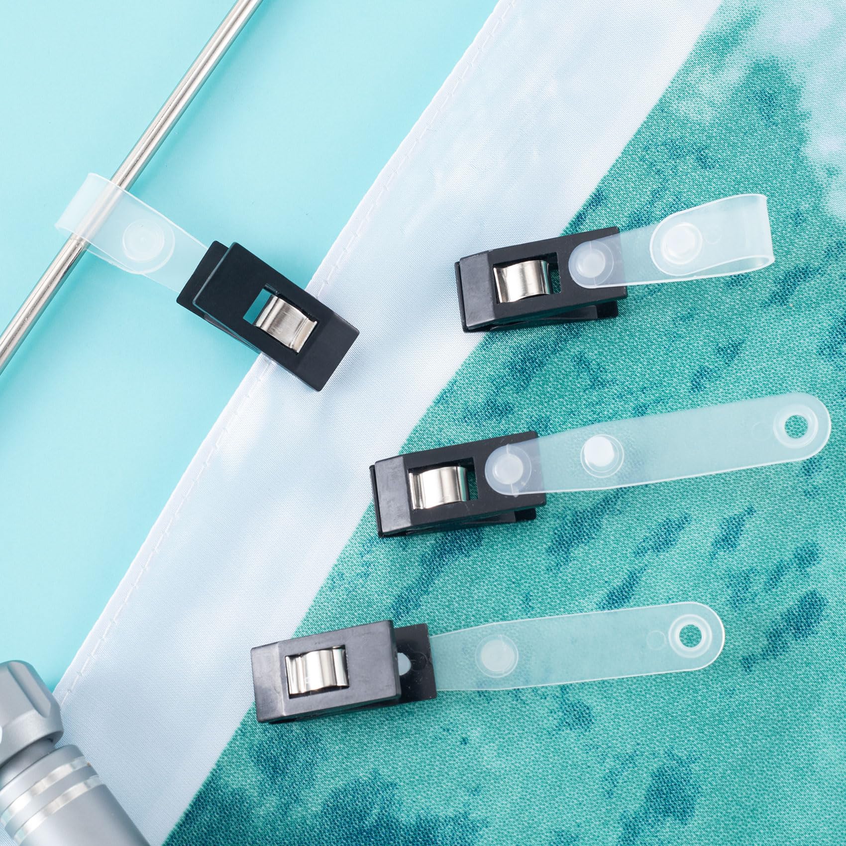 HinZIC small-flag-stands-clip demonstrates versatile use for tiny flags.