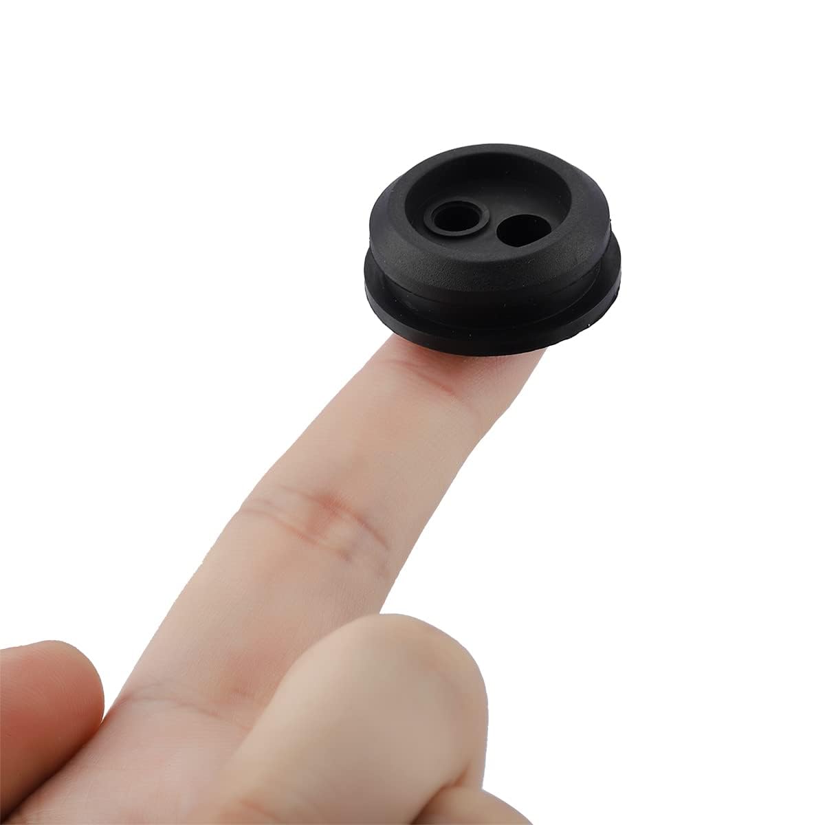 Three-pack grommets suitable for select trimmers and blowers.