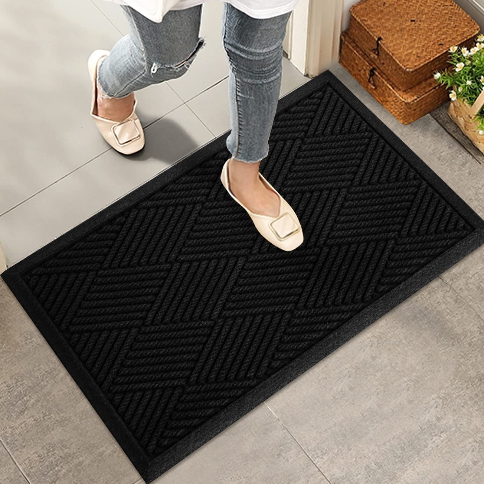 HIYARD durable front door mat on entryway with absorbent surface.