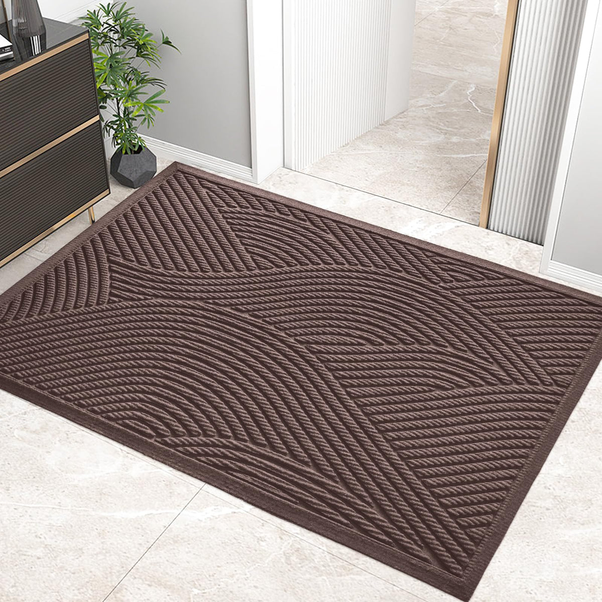 HIYARD sturdy front door mat with absorbent surface captures moisture, keeping interiors dry.