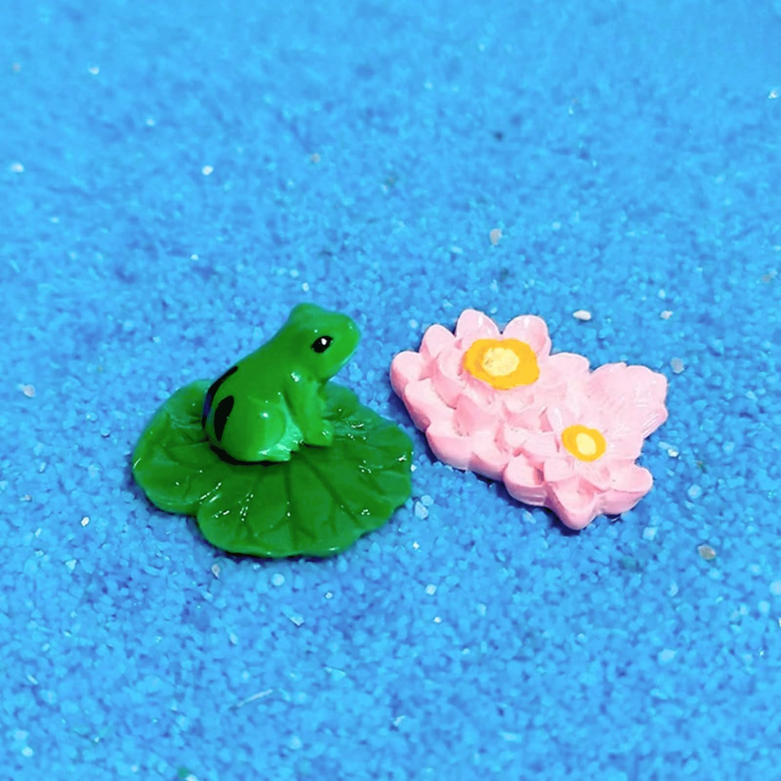 HIZEMLK complete pond scene miniatures inspire creative terrarium displays.
