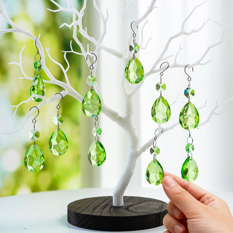 H&D Hyaline & Dora octagonal green crystal bead catches daylight hues.