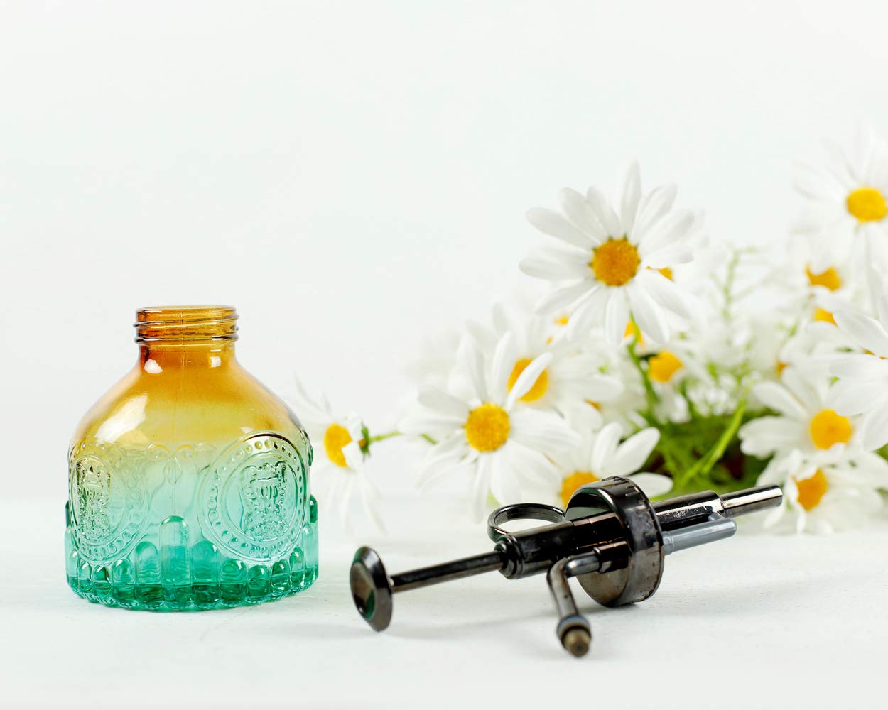 Hniuyun yellow-green gradient sprayer ideal for delicate houseplants.