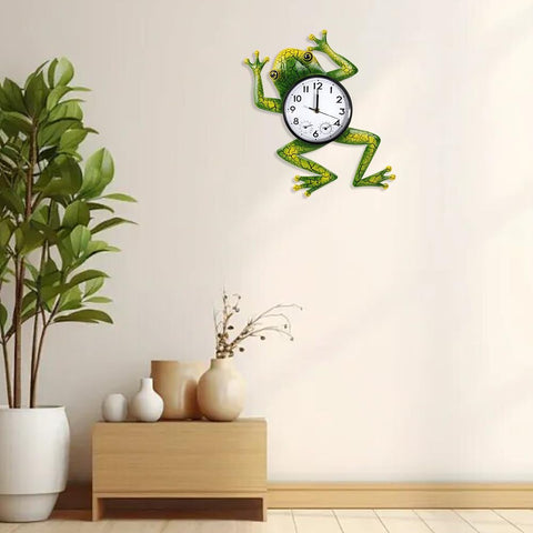 HOBYLUBY clock thermometer display helps monitor outdoor conditions for comfortable patio time.