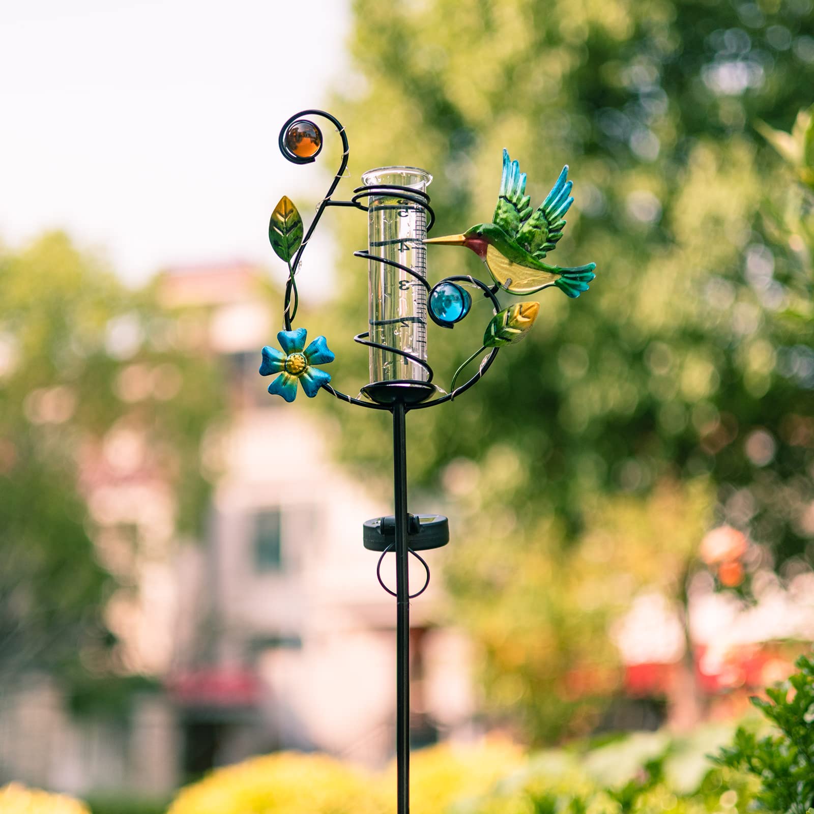 HOBYLUBY solar charging with sun exposure powers the light automatically.