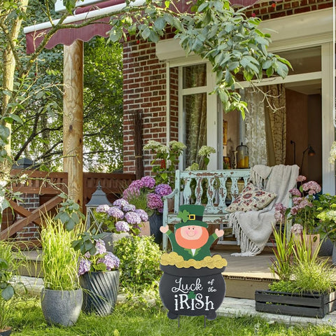 hogardeck Gift-ready decor for a thoughtful St. Patrick's Day.