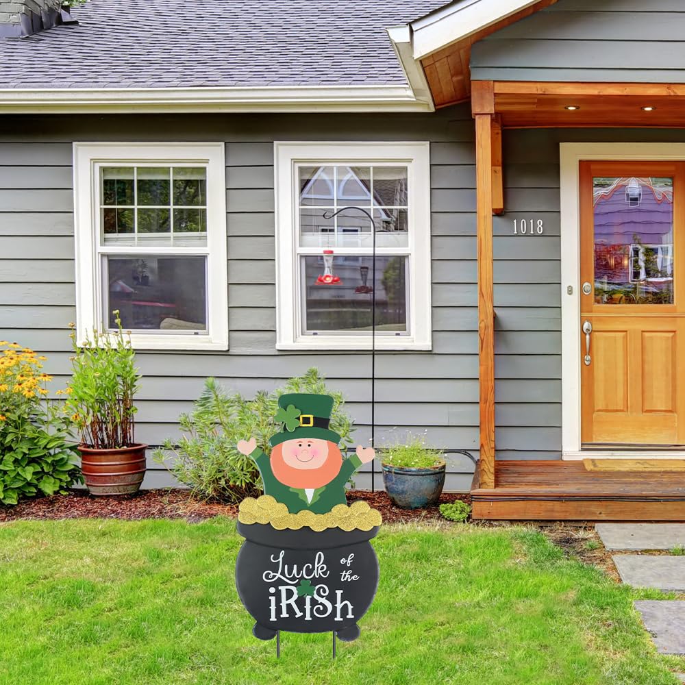 hogardeck Lucky Irish yard sign invites neighbors to celebrate the festival.