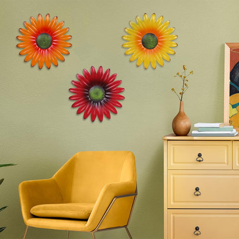 HOGARDECK metal flower wall decor detailed pistils enhance visual interest.