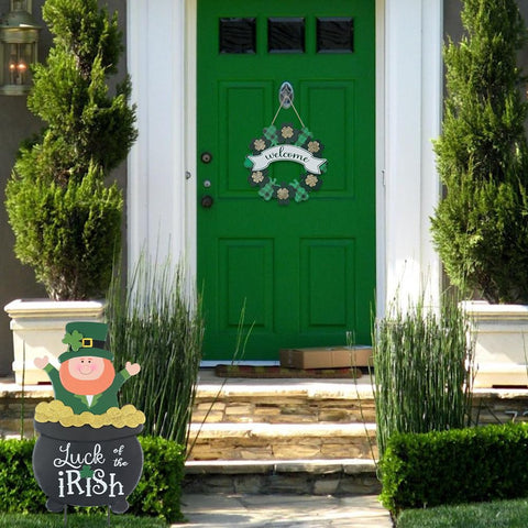 hogardeck Outdoor lawn decor for Saint Patrick's Day boosts curb appeal.