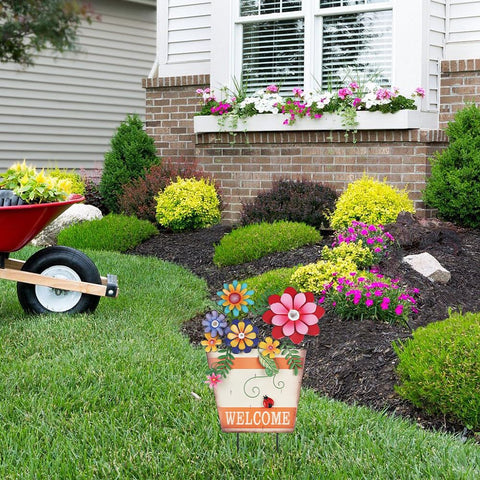 hogardeck spring stake with 3D flowers enhances curb appeal.