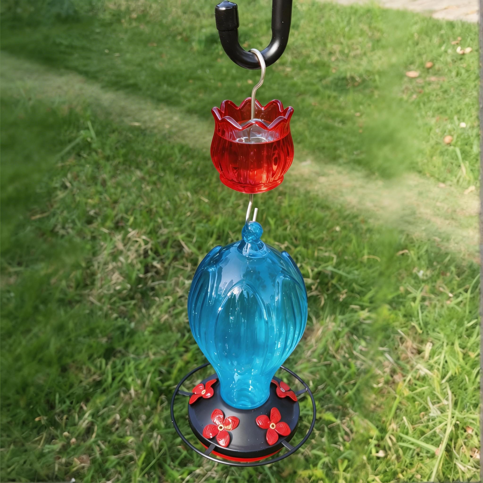HOLAHOMA tulip-shaped moat doubles as decorative garden accent