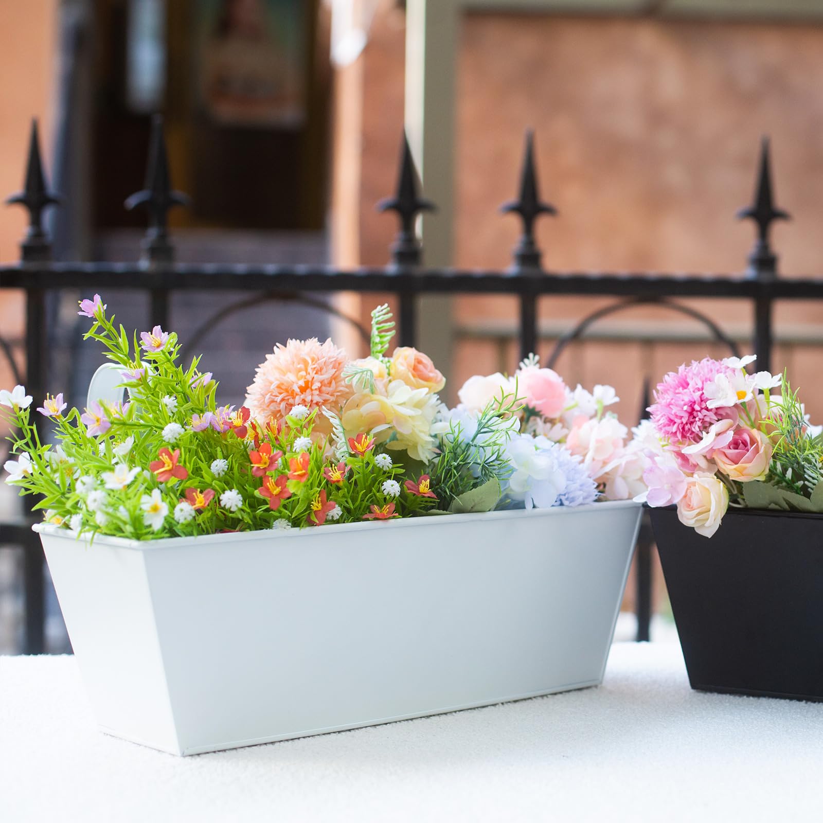 Holensun compact wall garden for balconies and narrow walls.