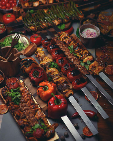 HOM 8-kebab-skewer wide-plate close-up reduces spinning during turning.
