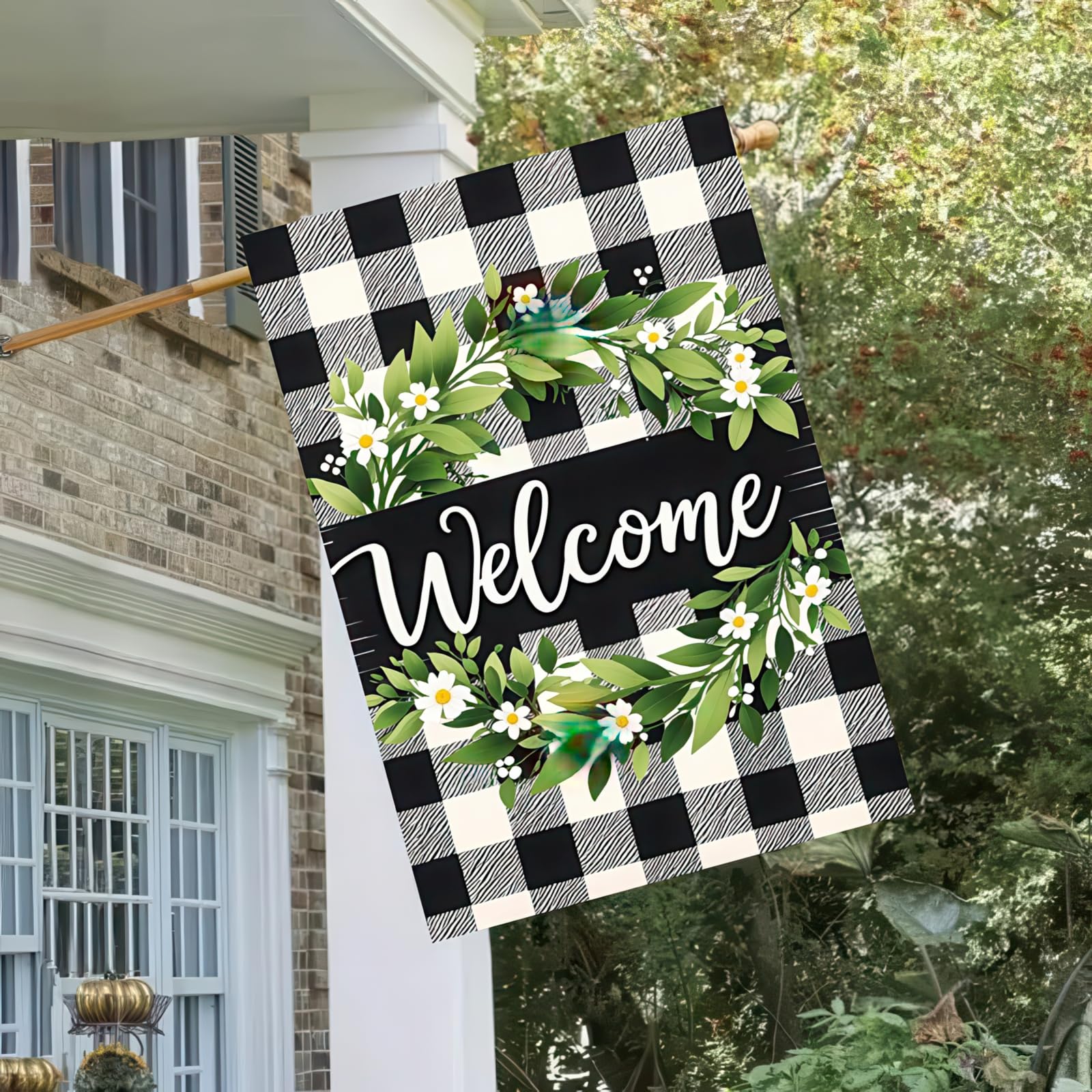 HOMETITUTE easy hanging sleeve flag simplifies seasonal yard decorating.