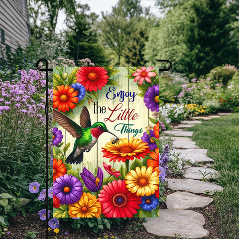 HOMETITUTE porch display captures seasonal charm for spring and summer