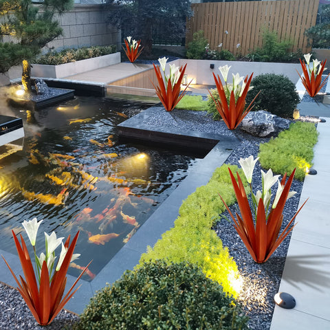 Homight metal agave with ground insert for stable lawn placement