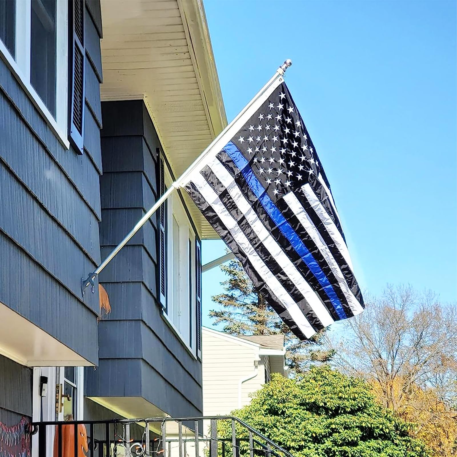 Homissor gift-ready patriotic flag for meaningful occasions.