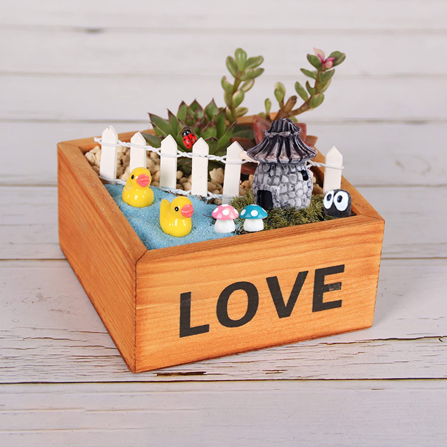 Homlone mushroom house enhances fairy garden storytelling and display