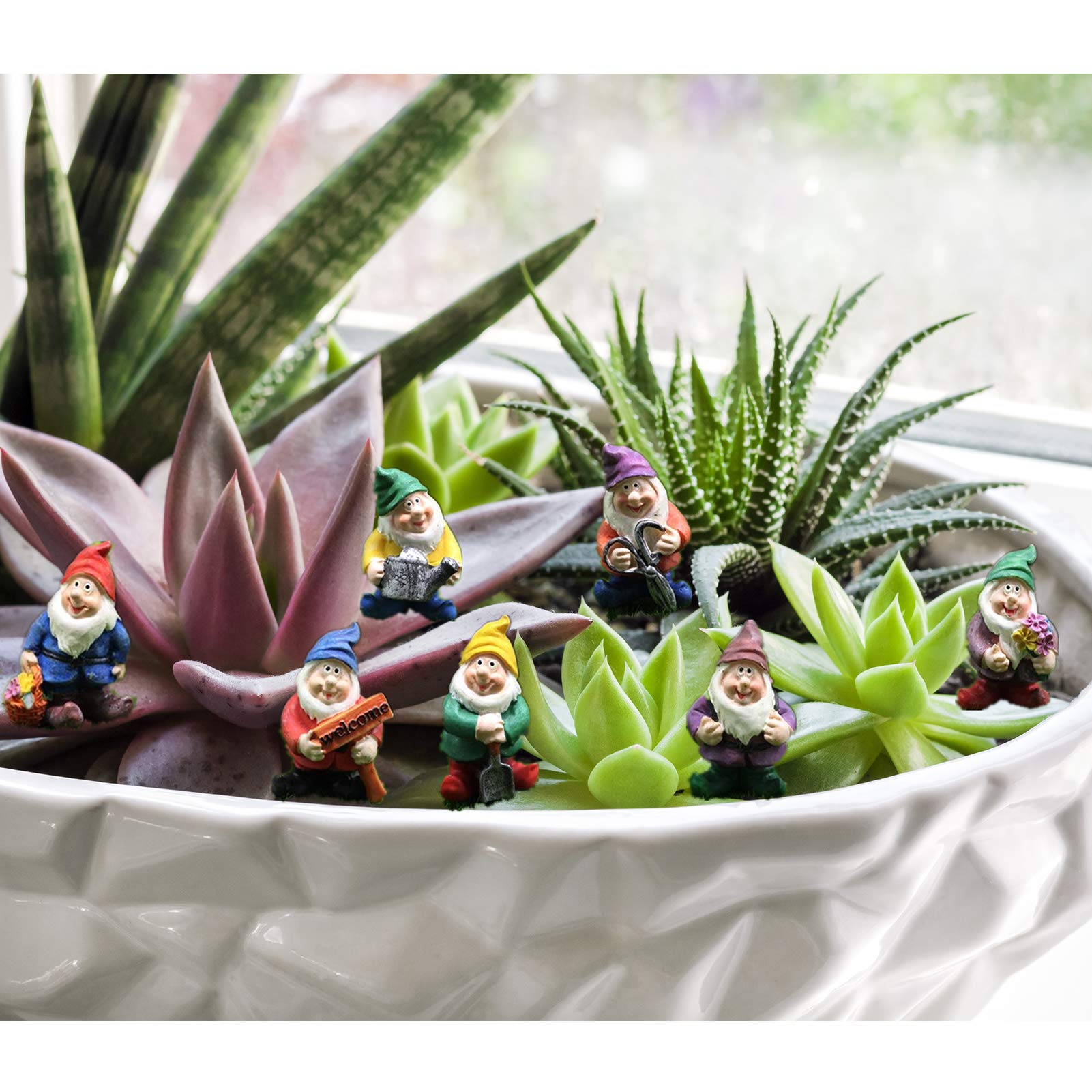 HONEYSHOW Handcrafted gnomes with detailed features for vivid miniatures