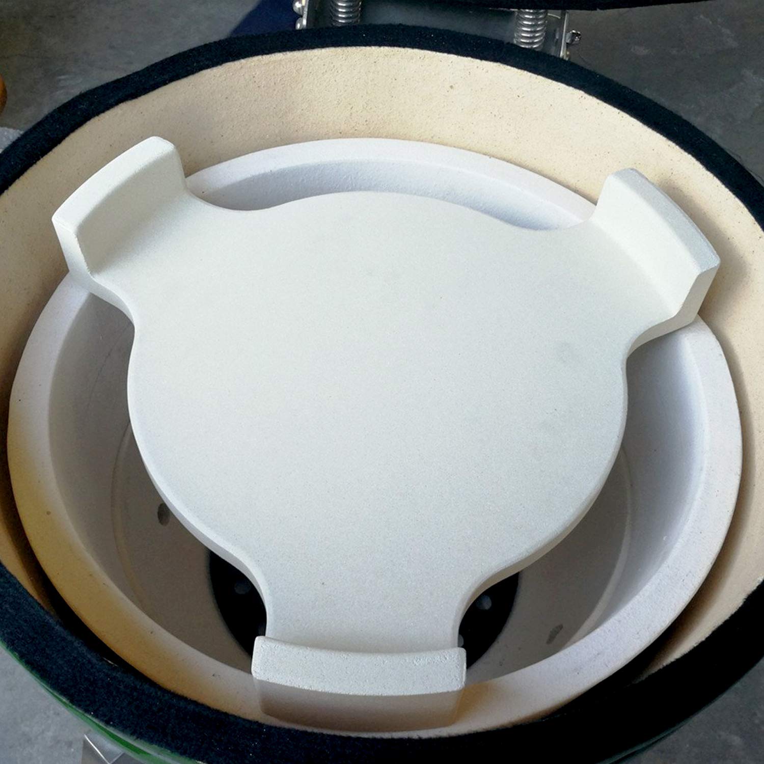 Hongso 3-leg ceramic heat deflector design enhances stability