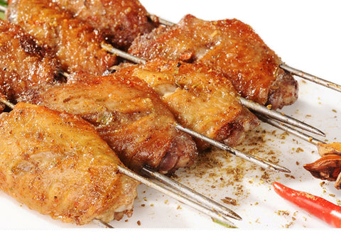 Ring-tip grip on HONSHEN skewers for secure handling while turning on the grill.