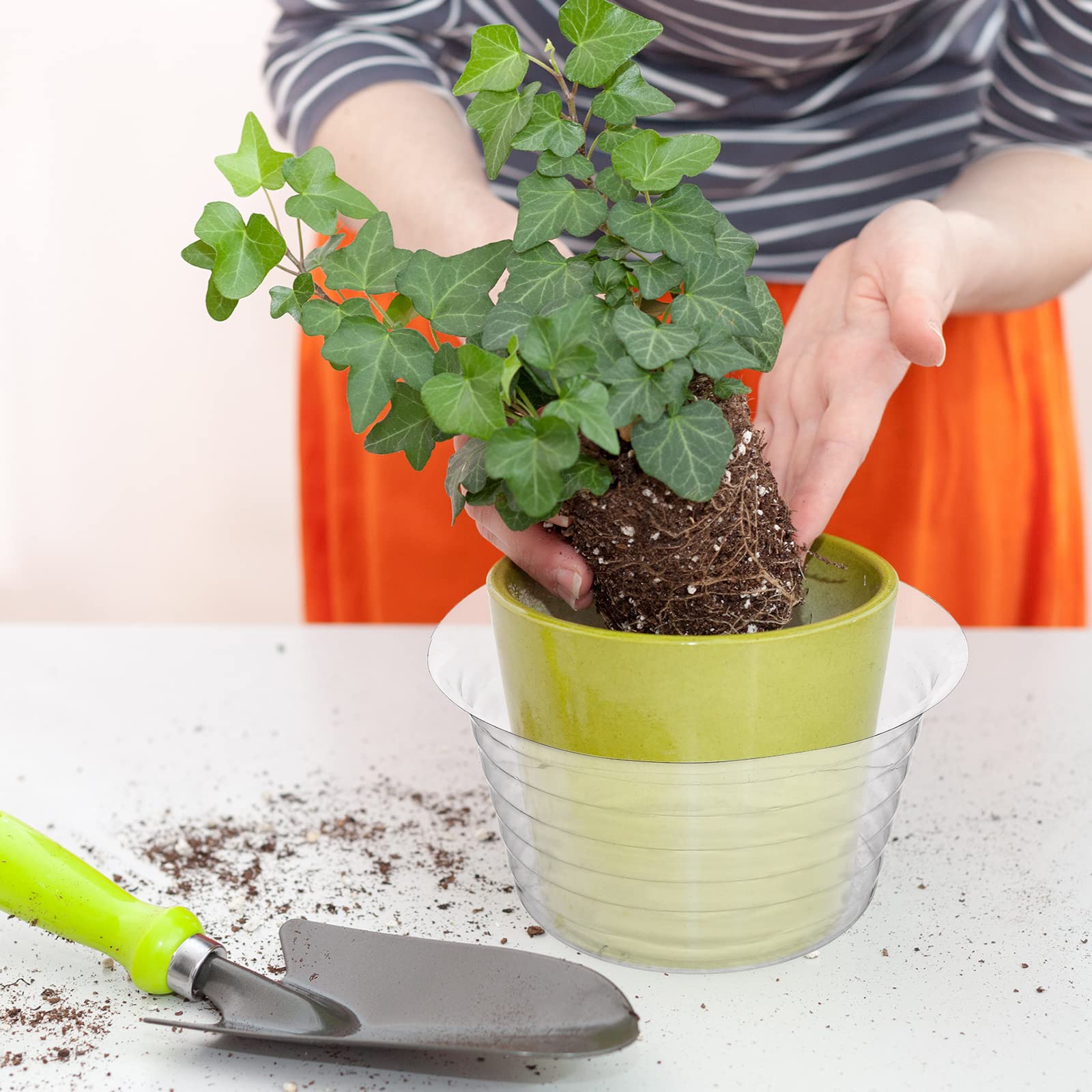 Hoolerry drip tray keeps patio surfaces clean during watering
