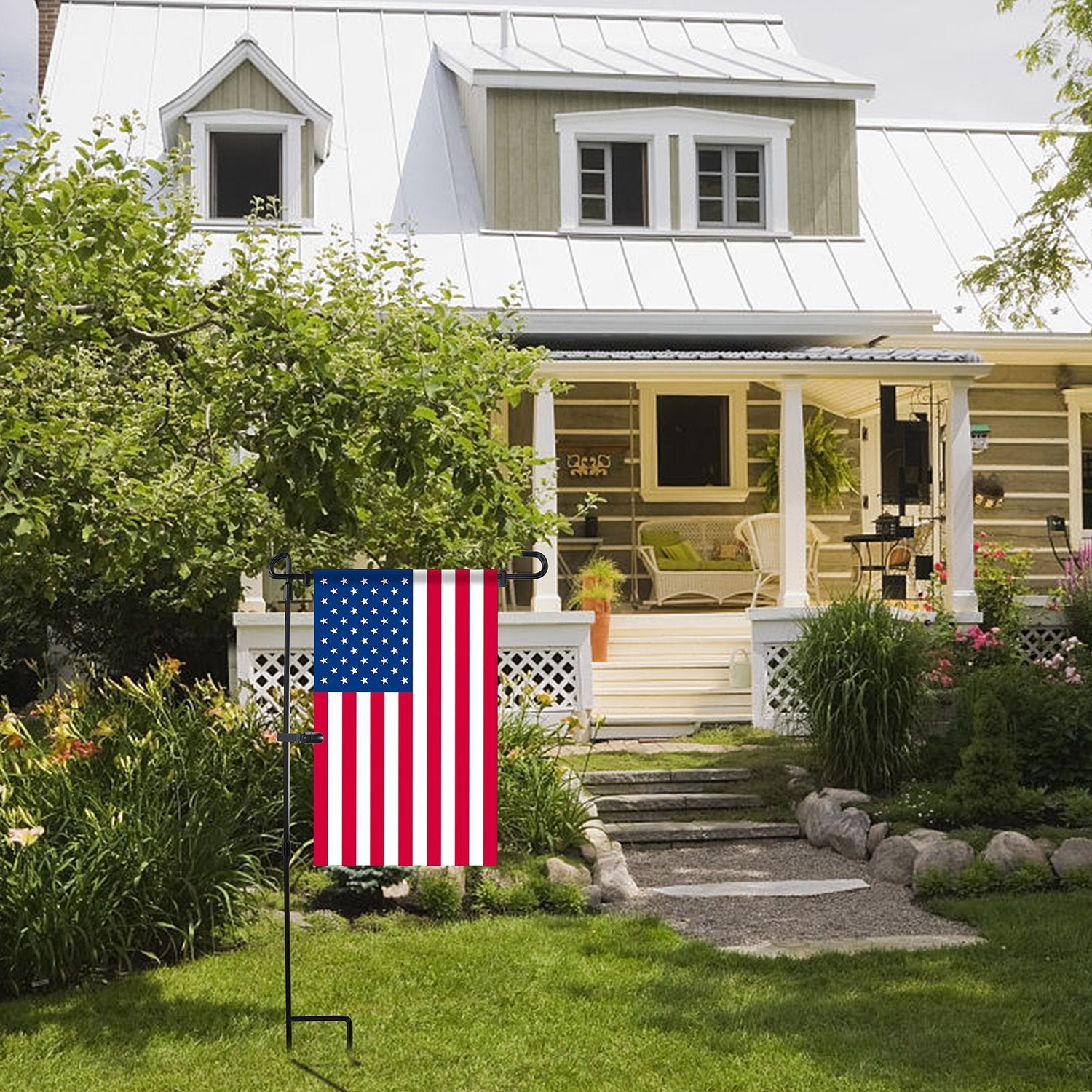 HOOSUN garden flag accessories resist rain and stay upright.