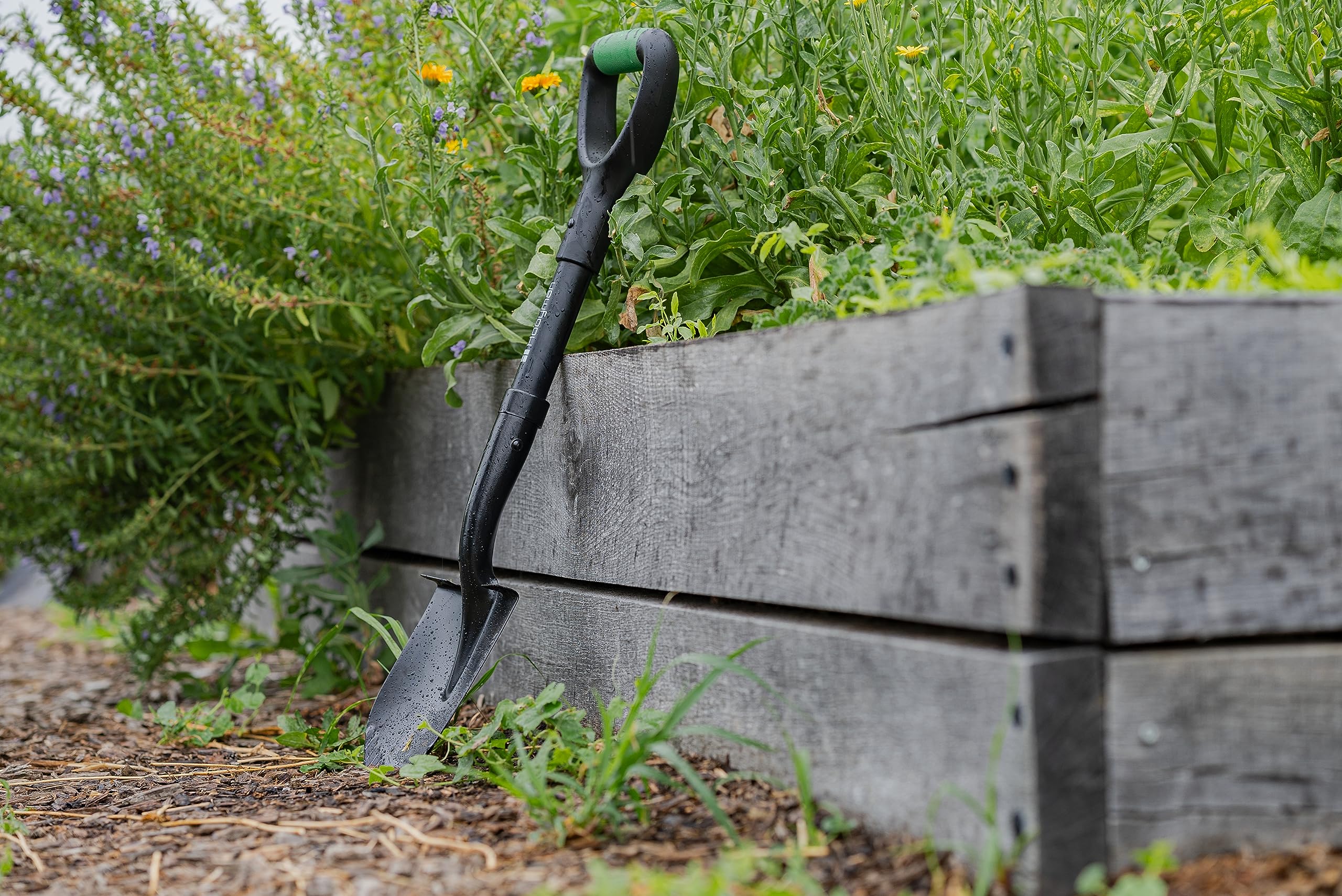 Hooyman mini digging shovel D-handle design for extra leverage during scooping