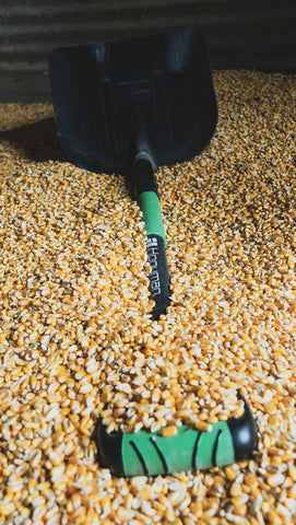 Hooyman scoop shovel no slip H-Grip section shown in wet conditions
