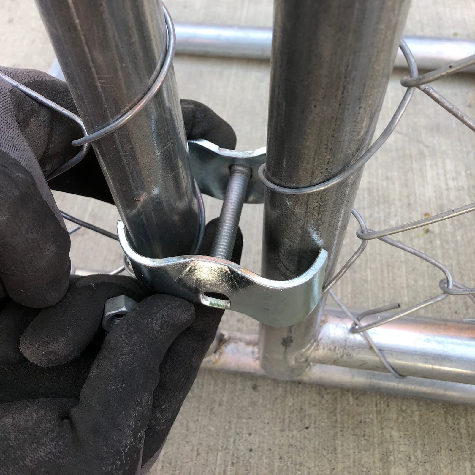 Hoqqf pressed-steel clamp delivers durable, heavy-duty support.