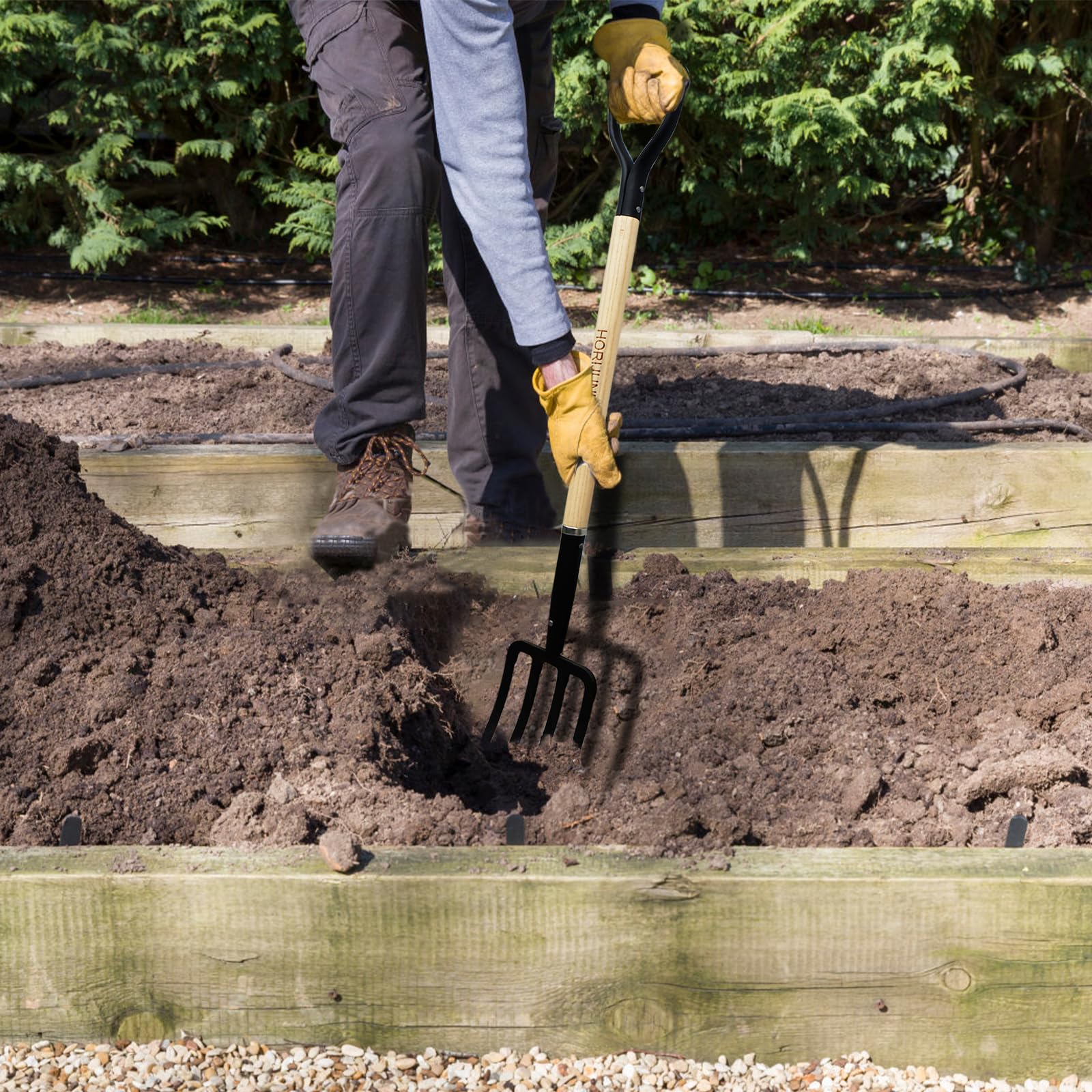 HORIJUNKE multi-use garden fork supports loosening soil, turning compost, and moving mulch.