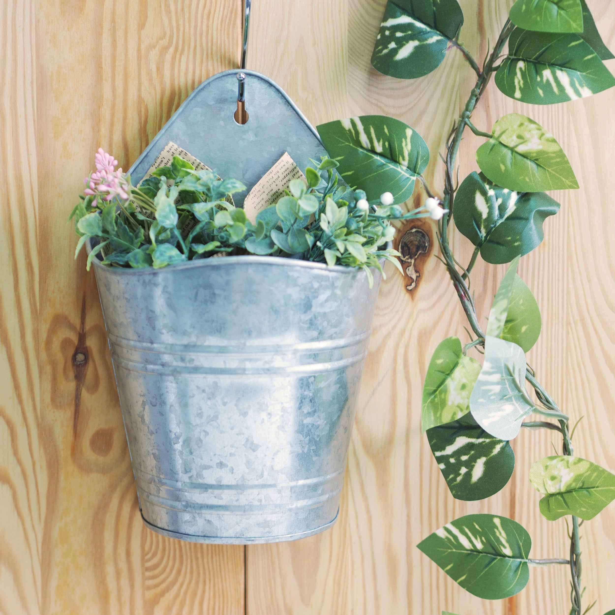 Hosley easy-hang design supports simple wall mounting.