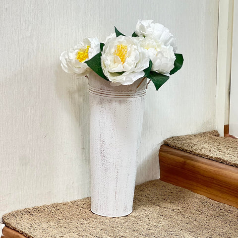 Hosley French bucket interior with PVC liner for easy cleanup.