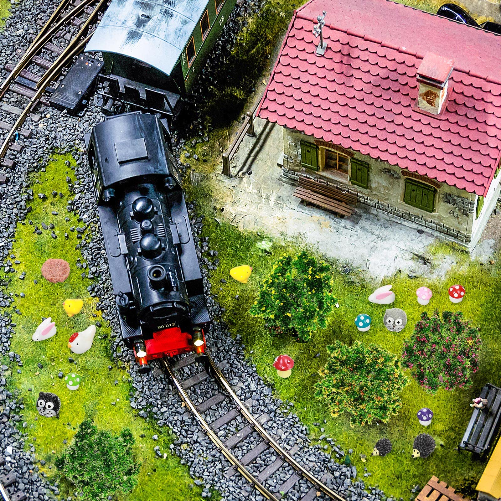 Hoteam diorama trees create realistic scenery for creative displays.