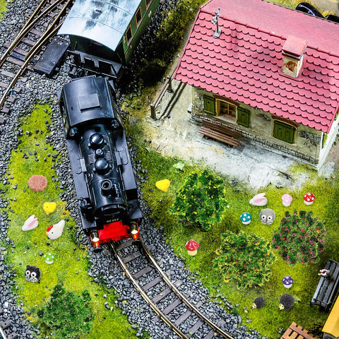 Hoteam diorama trees create realistic scenery for creative displays.