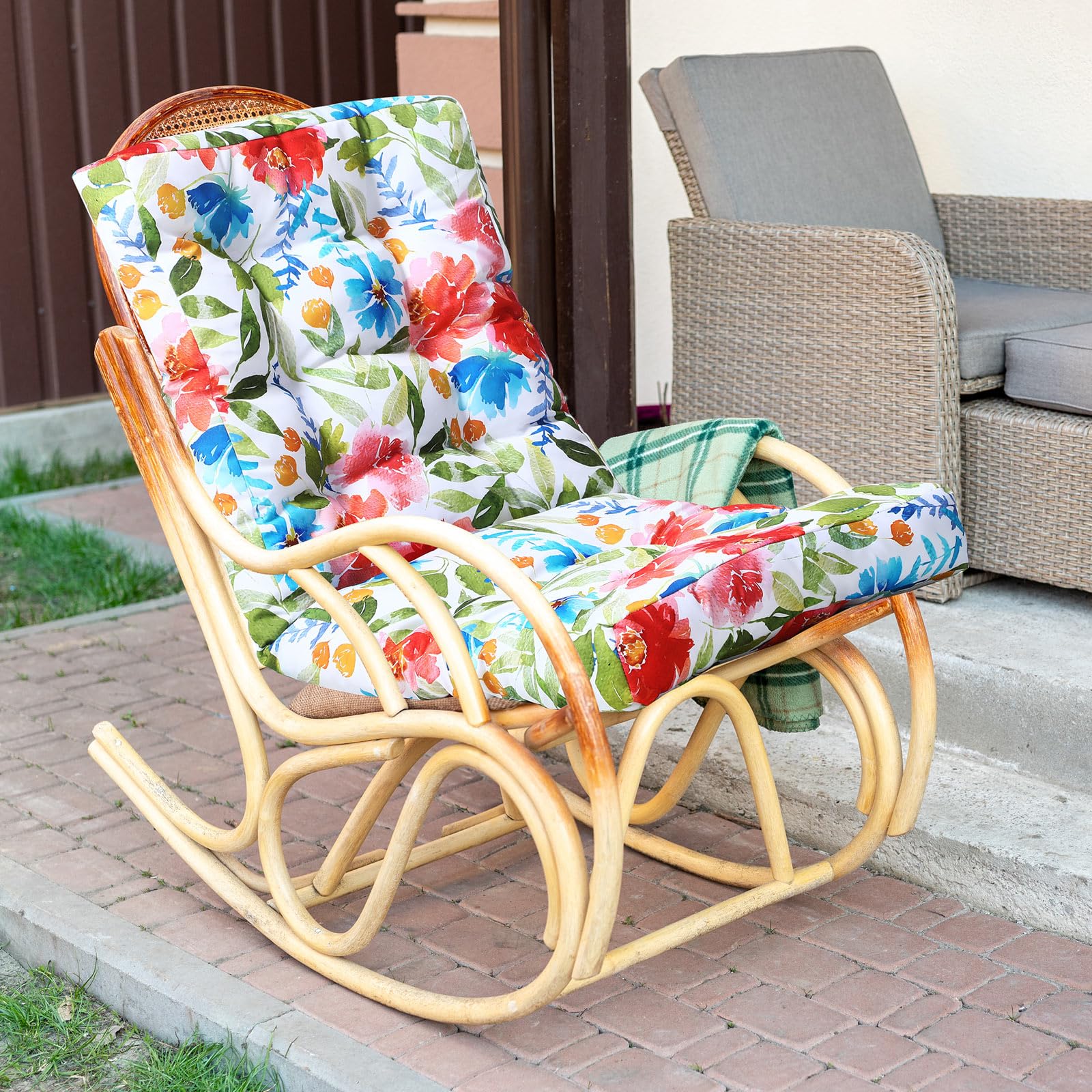 Hoteam polyester nylon cushions are soft, durable, and easy to clean