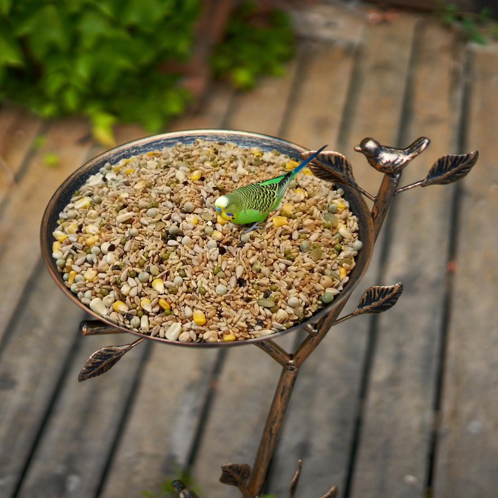 Houyang Diam outdoor bird bath is quick to assemble with minimal effort.