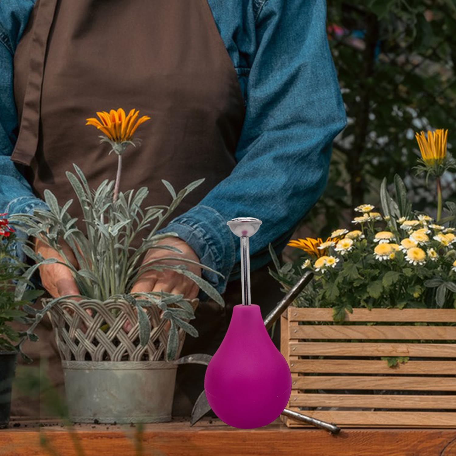 Huaerle gift-ready wet felting tool for hobbyists and creators.