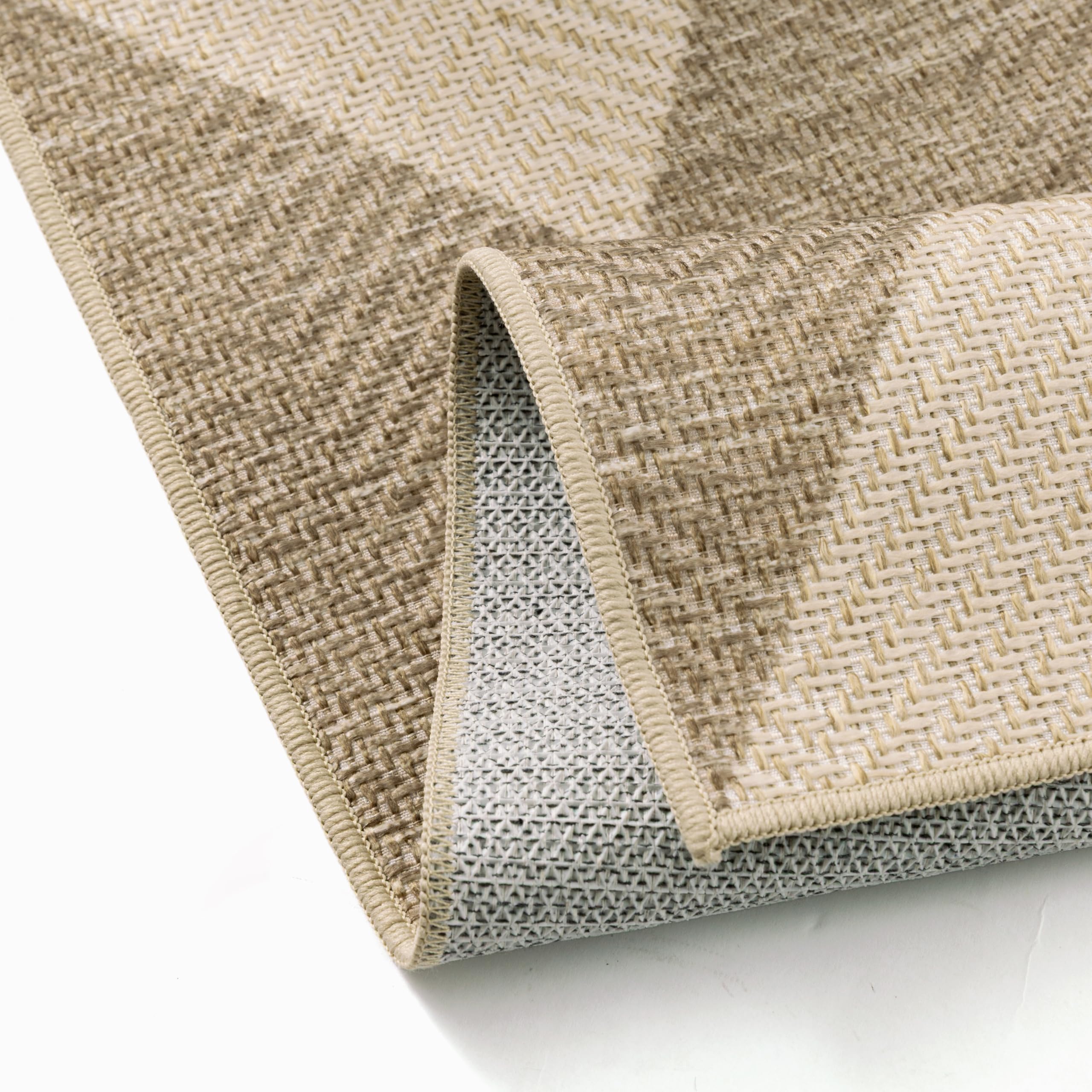 HUGEAR reinforced edges resist fraying for long-lasting use